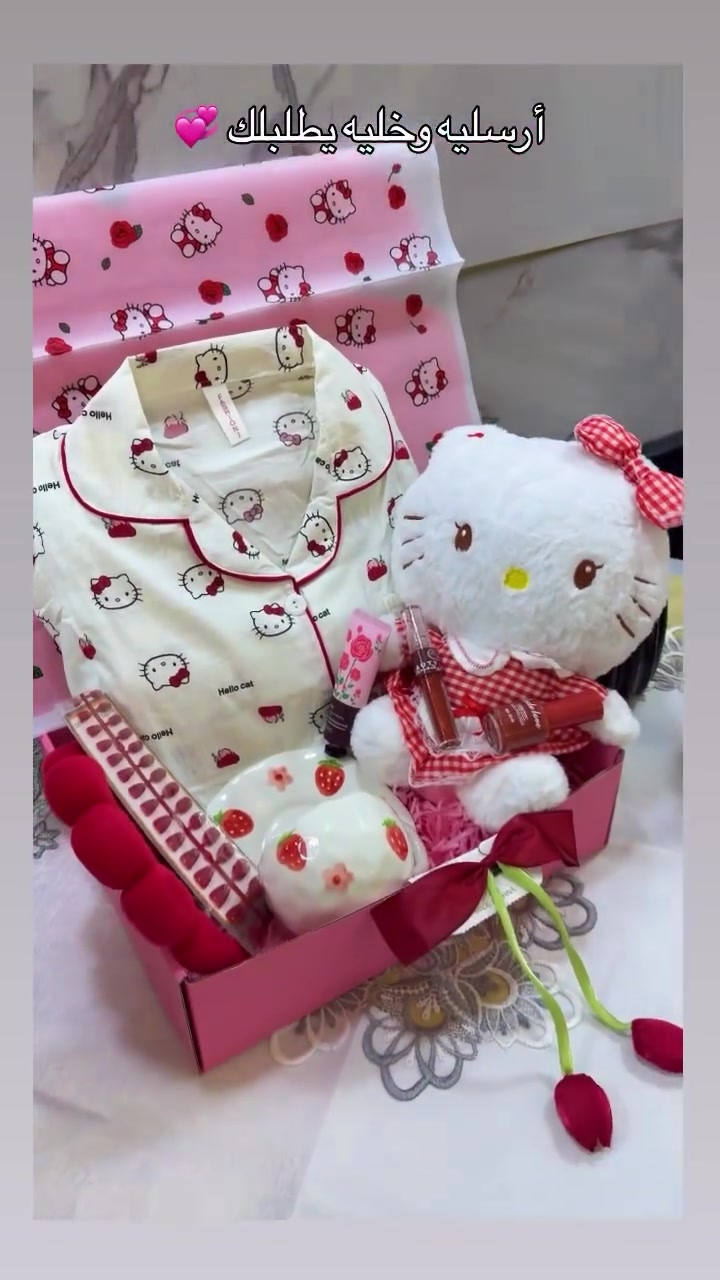 متوفر بأنسب الأسعار 🎀💞
يحتوي البوكس على :

بجامة كواليتي ممتازة وقماش 
✨درجة أولى 3 قطع hello kitty
دمية الهيلو كيتي 🐱
قرّاصة الترند 💞
طوق الغيوم الترند 🎀
مرطب كوري 🧴
جورب قطن 🧦
2 صبغ اضافر 💅
وهدايا من اختيارنا 🎁
والكوب إضافه لليحب يضيف 💞
للحجز خاص او عبر الواتساب:***********
