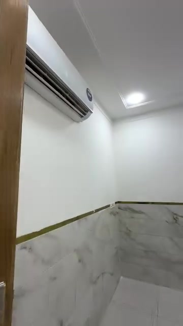 شقه طابق 3تحتوي على غرف نوم 2مجهزه ب سبالت +صاله+هول+حمام+مطبخ /مساحه الشقه 140متر بناء حديث 
تانكي مع سخان منفصل / عنوان / كاظميه شارع المحيط نزله معمل الدبس مقابل معمل الدبس لل استفسار /***********
@إشارة
