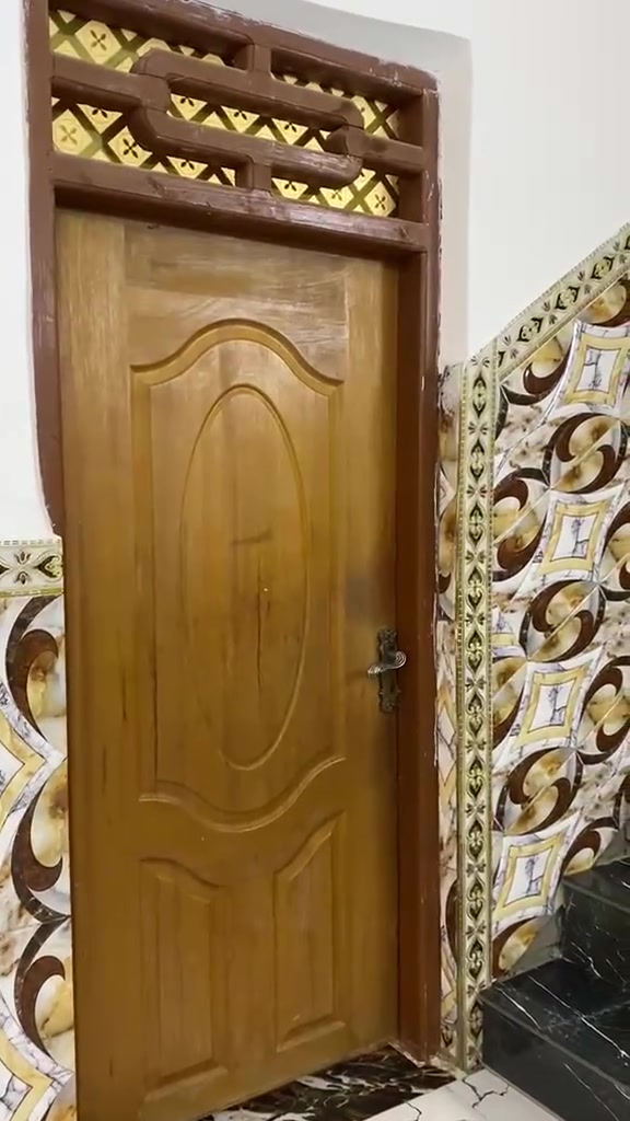 بيت للبيع في منطقة بغداد البيت يتكون من حديقة المساحة الكلية 350 متر
من يرغب بالشراء الاتصال عل الارقام التالية
***********
***********
