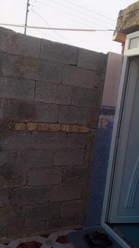 دار للبيع طابق ونص  طابو صرف

الموقع:كربلاء/الحسينية /العطيشي 
المساحة :١٥٠متر

مكونات الطابق الاول :طارمة مع ممر وتواليت خارجية واستقبال وصالتين وحمام ومطبخ 

مكونات الطابق الثاني :غرفة وصالة صغيرة وحمامات كاملة

السعر  : ١٠٠ وبيه مجال بسيط 

الرقم :***********
