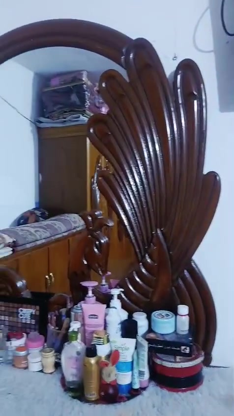 غرفة النوم تسكام للبيع  نضيفه حيل غرفة تكمه  ام ستت ابواب زائد بوفيه طول مترين خشب صاج ام الطاوس  وبسعر مناسب العنوان واسط قضاء الاحرار اليريده يتصل موبايل *********** وبخدمة الشراي

