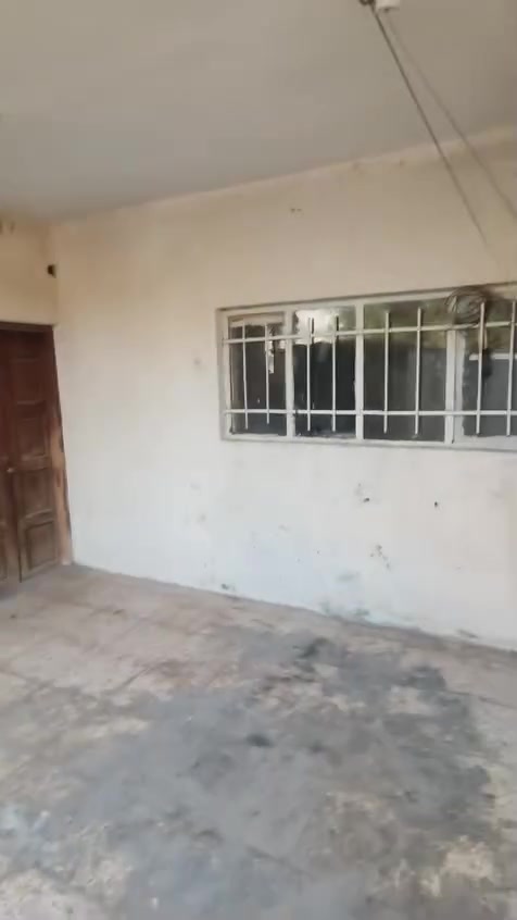 بيت لليجار مساحه200يحتوي عل غرف عدد2كبار+ستقبال+مطبخ+كراج+ححديقه+خماد خارجي وداخلي+حمام كبير مستقل+منور للستفسار وستاب فقط***********
