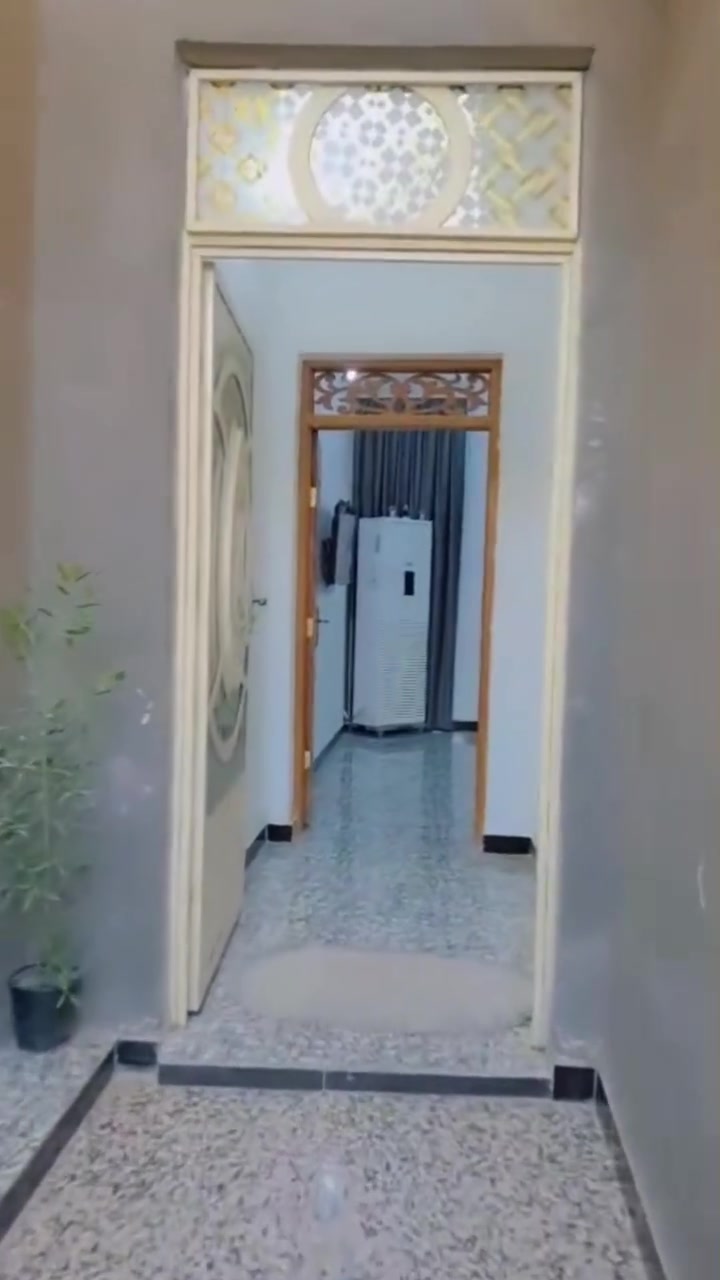 بيت للبيع
المساحه - 100م
السعر  - 125 قابل للتفاوض 
العنوان  - نهايه حي الشموخ قرب جامع ابا الفضل العباس في شارع الأمين 
تفاصيل البناء - طابقين مسلح 
ط1 - صاله + هول +استقبال+مطبخ+صحيات
ط2 - غرف عدد2 +صاله+صحيات 

للمزيد من المعلومات يمكنكم التواصل معنا 
او الاتصال على الرقم التالي
***********
***********
