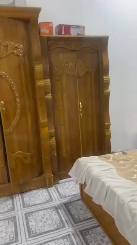 غرفة للبيع • ٦ أبواب • واتساب
