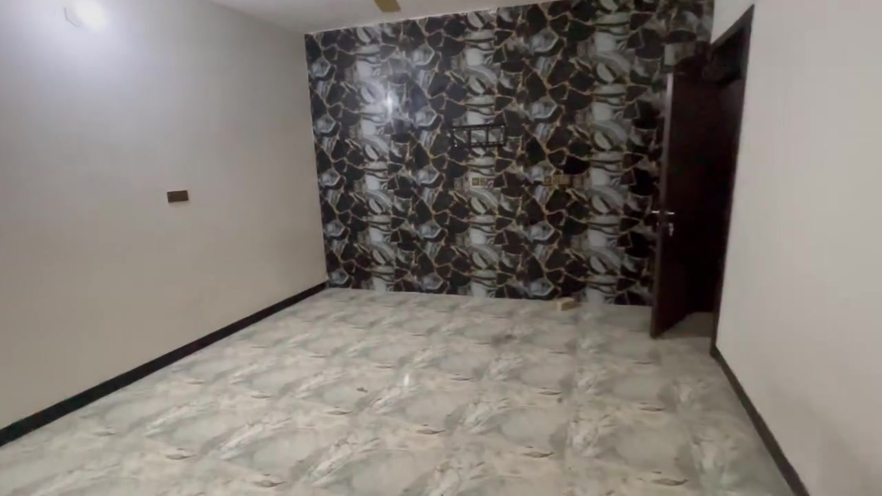 بيت للايجار مجمع العدل الثاني 3 غرف نوم السعر 550 للاستفسار ***********
