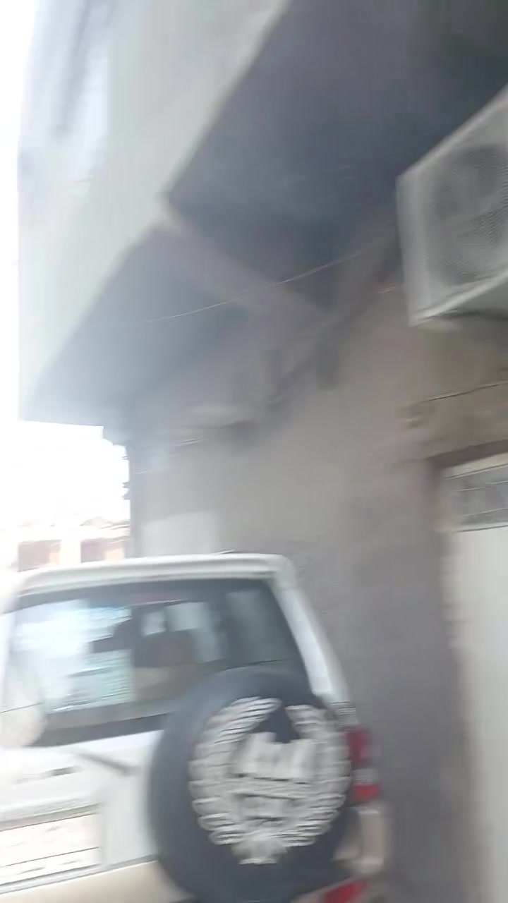 نصف قطعة شرگ فارغة للبيع 
طابو بأسمي  تحويل مباشر 
مساحة ٧٢م 
قطاع ١١ على شارع الداخل اول نصف قطعة بالفرع مقابل الإطفاء قرب تقاطع البانزيخانة 
سنة البناء ٢.٢٤  طابق ونصف  مسلح 
الطابق الأرضي 
طرمه / حمام خارجي / استقبال/ درج/ مطبخ/ منور/ صحيات/ غرفة بالأخير 
الطابق الأول 
بلكونه/ غرفة فوق الاستقبال/ صحيات/ سطح شتايكر 
الطابق الثاني 
سطح شتايكر 
للاستفسار 
***********

