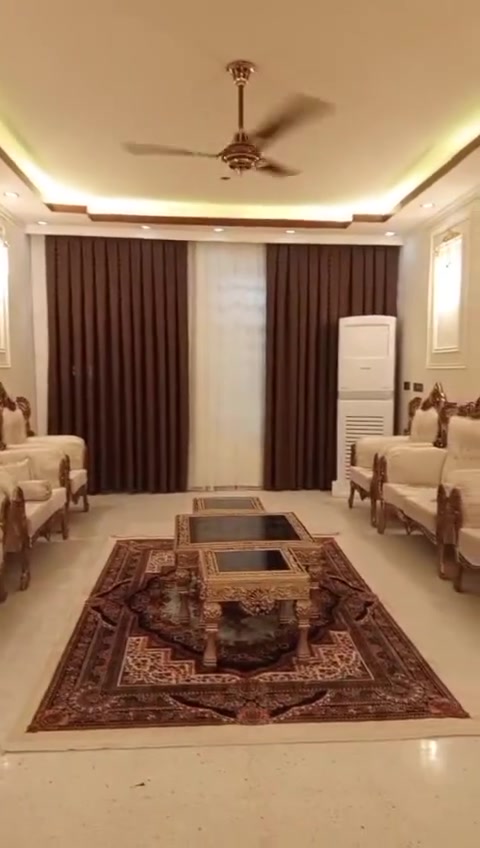 تخم ملكي للبيع نضافه 100 بعده جديد عدد المقاعد 14مقعد مع طبلات عدد 3 ملكي هديه وياء مستعجل عل بيعه السعر مليون و100 وبي مجال قليل  للاستفسار *********** المكان بغداد قرب مستشفى الفضيليه
