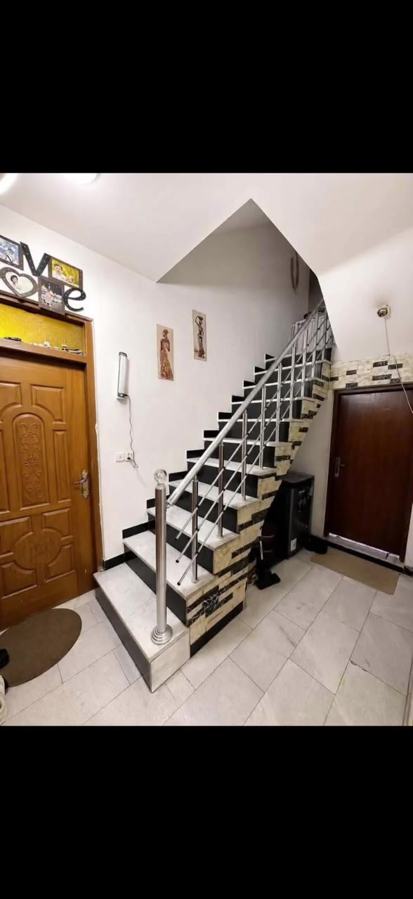 بيت  للبيع مساحته 125 متر واجهه 5 ونص ونزال 23  يحتوي ع 4 غرف نوم  هذه الأطابق الأرضي  استقبال ومطبخ  وحمام غرفة سويت  والطابق الثاني هم غرفة سويت وثنين عادي وحمام
شعب حي تجار  مقابيل كلية الامام الكاظم سعر 310 وبي مجال 
للاستفسار الاتصال 

‭***********‬

‭***********
