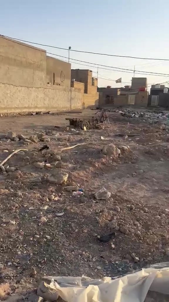 سلام عليكم قطعه للبيع مساحه 300م زراعي كافه الخدمات متوفره للستفسار ع هاذه الرقم ***********

