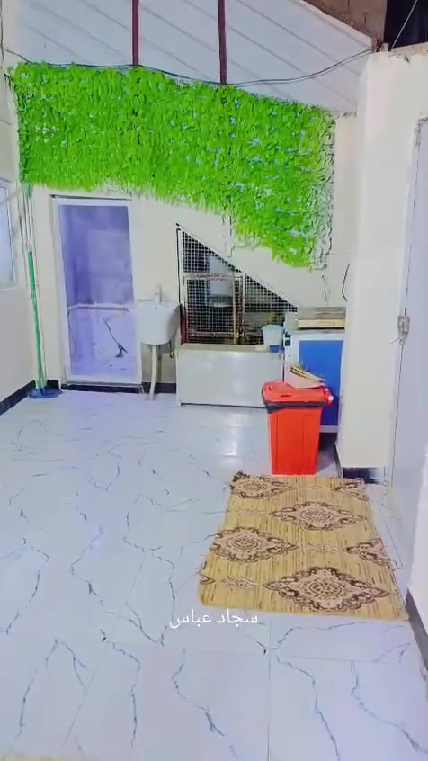 سلام عليكم بيت ميه مخمسين متر طبقين طابق الولد قرفتين وصاله كلش كبيره وحمام دخلي وموزع ومطبخ كلش اربعه بتلاثه وديون عشر مترات وطارمه وطبق ثاني قرفتين وهول سبعه متر ومطبخ وحمام وتوليت درجه خرجي مجر 250 ثني بيت عله ركن كلش مرتب البيت سعره 85وبيه مجال مكاني الحيانيه شارع ستين عله المستطيل رقمي ***********
