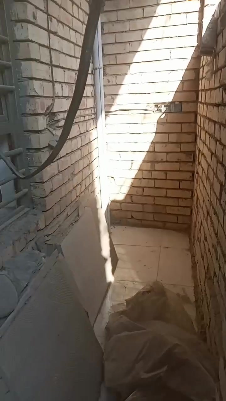 سلام عليكم هيكل ٥٠ م للبيع طابق واحد واجها ٤ ونزال ١٢ ونص بشارع خوله متكون من صاله وحولي ومطبخ وترك وحمام وغرفه للاستفسار مراسلة الحساب اوالاتصال 
***********
