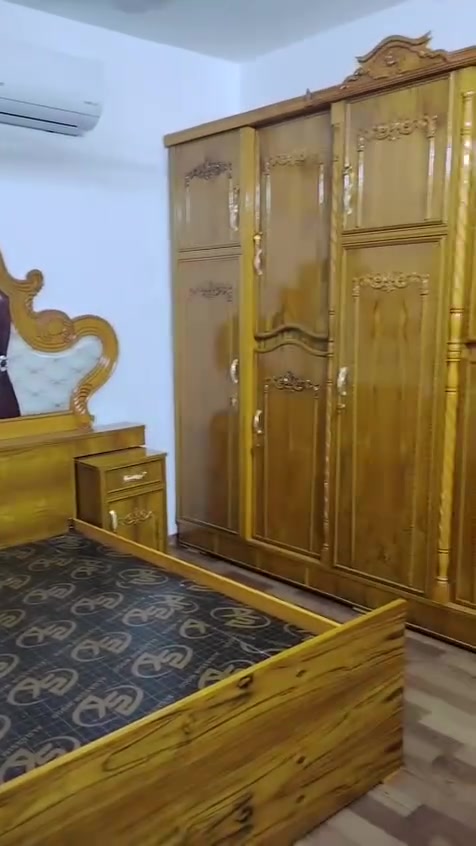 غرفه البيع جديده نجاره عراقيه أريدها ب ١٣٠٠ عنوان بغداد جكوك
***********
