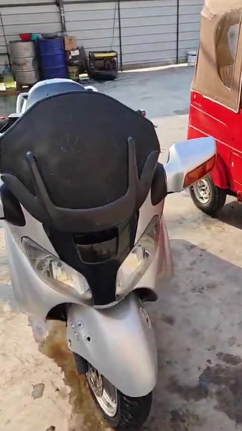 سكاي • مكينة برغي • كهربايات