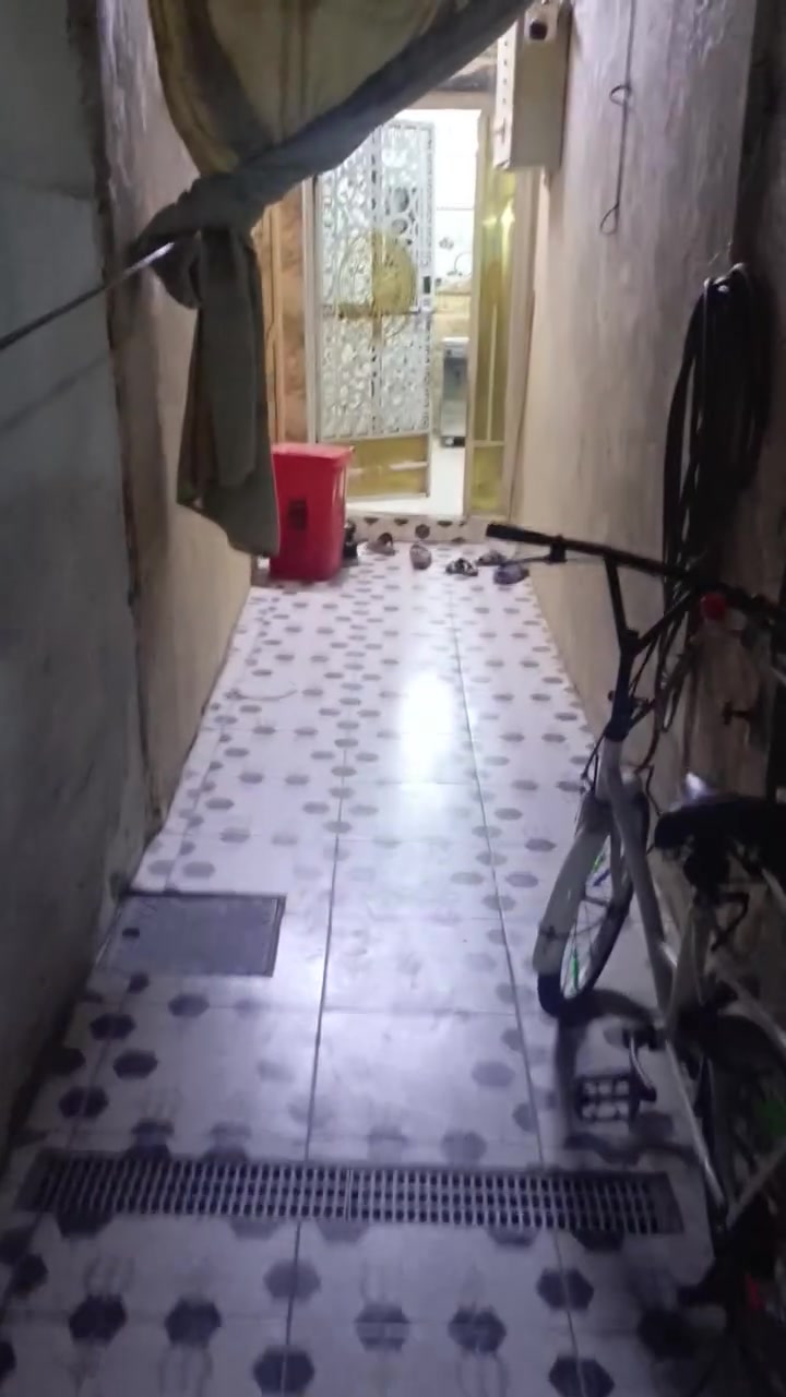 يوجد لدينا دار سكن للبيع ١٠٠م خلفي بناء عگاده حي الشهداء قرب جامع المحسن السعر ٧٥مليون مع المجال للاستفسار الاتصال على الرقم ***********
