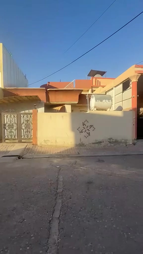 دار للبيع مساحة 200متر طابو صرف 
الموقع كركوك حي النداء قرب حديقة السلام منطقة هادئه ومرتبه 
السعر فقط 130وبي مجال بسيط 
يتكون من 
3غرف نوم استقبال مطبخ كراج صحيات بيتونه 
للمزيد من المعلومات الاتصال بالارقام التاليه 
***********
***********واتساب
او مراجعة المكتب حي الأسرى مقابل جسر مكتب الحضاره
