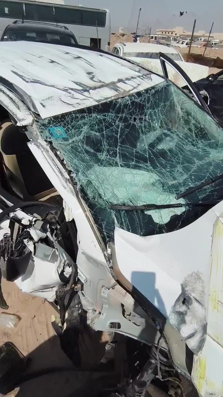 سلام عليكم توسان موديل 2024 بسمي رقم واسط سياره مكوبه على وضعه بيعه مكينه مابيه زلغ دشبول بي شي ربك فقط منتصل‏‪***********‬‏
