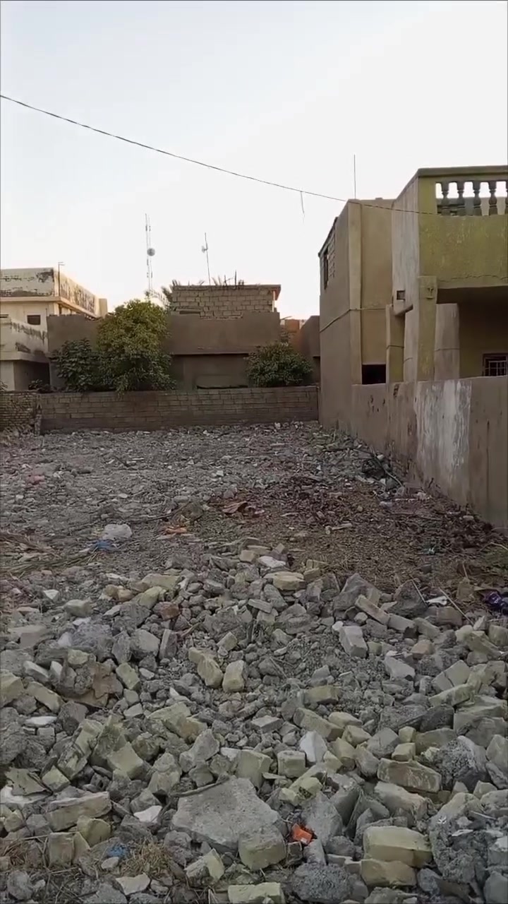 السلام عليكم 
قطعة ارض للبيع المساحة 125م في منطقة الحديد/حي الاملاك المدخل الثاني 
للاستفسار اكثر ماعليك سوى مراسلة الصفحة او الاتصال على الرقم التالي 

***********
