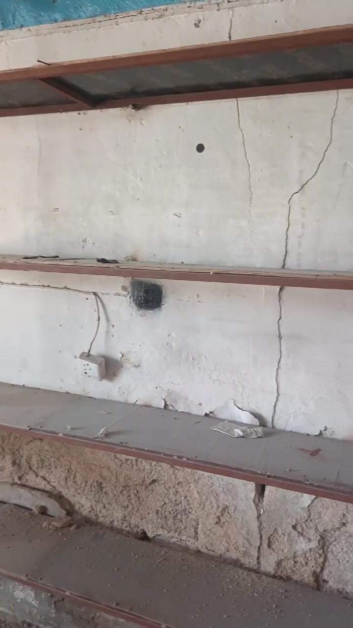 سلام عليكم 
رفوف حديد مال محل للبيع
الطول 4 متر والعرض نص متر،  العدد / ١٢ رف
حديد +  خشب بلايود 
السعر (٣٠٠) الف
العنوان ابي الحصيب محيله
الرقم ***********
