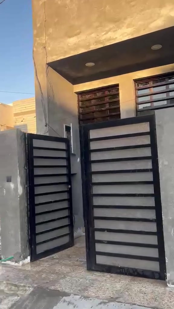 السلام عليكم بيت ١٠٠متر   طابو زراعي سند ٢٥ طابق ونص البيع مكان البيت الدوانم مال شرطه الخامسه خلف جامع مالك القدوس ٢نوم  هاذه التصوير كامل البيت مابي نقص السعر ٦٥طابوك البيت ورضيه كاشي والله البيت مشتغلي شغل يخبل هاذه رقمي ***********اني صاحب البيت 🏠 نقد البيت مابيع اقساط
