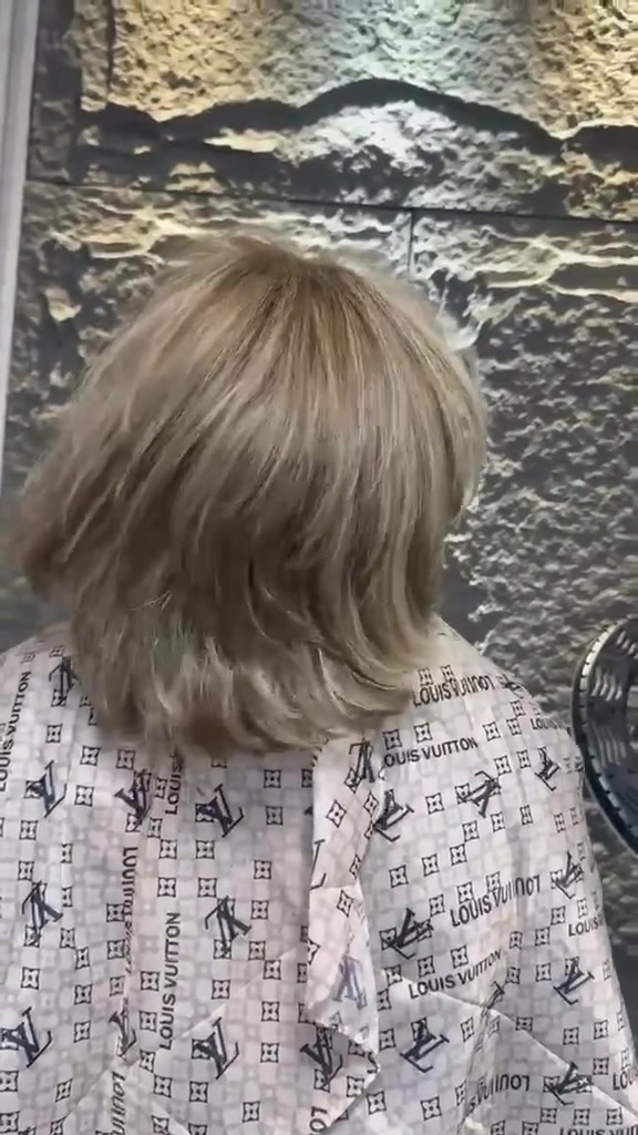 صبغ وميش مع قص شعر من اعمال صالونا 😍 مسويلكم عروض لنهاية الشهر لا تفوتكم استغلوا الفرصة 😍  #الانبار_الرمادي #صالون #رمادي #جمال
