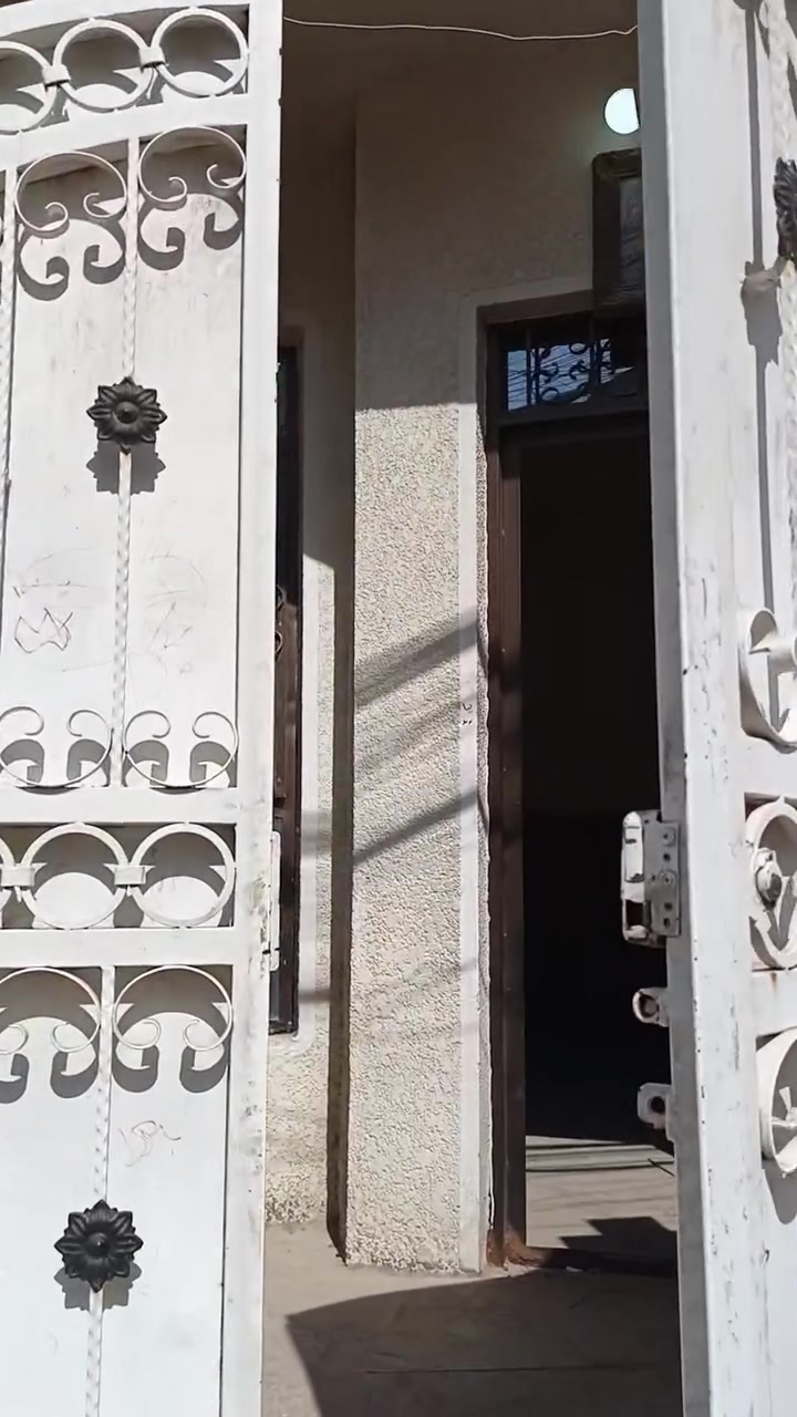 بيت للبيع ٨٠ متر شارع العيادة الشعبية واجهة ٥ متر بناء نظيف جدا للتواصل واتساب ***********
عرض الشارع ٧ متر
بيت للبيع ٨٠ متر شارع العيادة الشعبية واجهة ٥ متر بناء نظيف جدا للتواصل واتساب ***********
