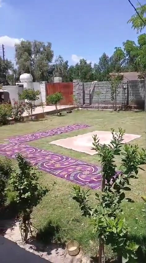 سلام وعليكم دونم للبيع سند 25 نهايت سبع قصور الاوسمه الدونم كامل خدمات 3 خطوط ماء وكهرباء يحتوي على دار متكون من ثلاث غرف نوم وصاله واستقبال كبير ومطبخ وخدمات داخليه وخارجيه وحديقه مثل ماموضحه بل فديو كبيره خل الدار مشتمل 120 متر بناء حديث الدونم مزروع كافت الأشجار والفواكه جاهز للسكن للاستفسار  ... ***********
