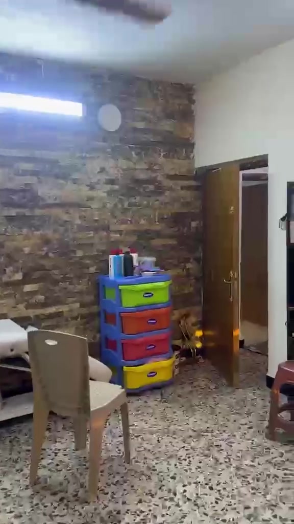 مساحه94

غرفتين جوه عكاده
مدخلين 
طابق ثاني غرفه كبيره
وصاله وحمام ومساحه زغيره مطبخ
والغرفه لفوك عكاده الاخير البل وجه مسلح

البيت بحي العامل محله811
شارع رئيسي تجار

3 صحيات
وطابق ثالث غرفه وبيتونه
واجه7 و30 سم
نزال 13
 لبيت مربع يرهم استمثار او لسكن بيت مستقل سند طابو صرف
وسعره175 وبي مجال 
للتواصل على الرقم ***********
