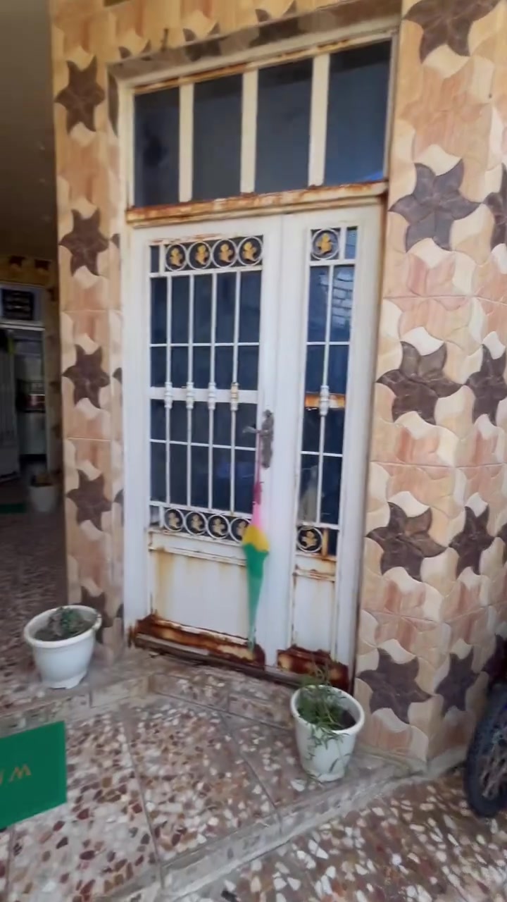 🏡 مشتمل للبيع | جديد وراقي ✨

📐 المساحة: 100 م²  
📜 الجنس: طابو ملك صرف  
📏 الواجهة: 5 م | النزال: 20 م  
🏠 بناء درجة أولى – بيت جديد  
🧱 البناء: طابوق + سقف كونكريت

يتكون من:  
• استقبال  
• صالة  
• مطبخ  
• غرفة نوم  
• مجمع صحيات  

📍 الموقع: بابل – قضاء المحاويل – حي أبو سديرة  
📌 قرب شارع 30 / مدرسة النجاة

💰 السعر: 50 مليون فقط

🏦 ملاحظة: يوجد قرض إسكان على المشتمل بقيمة 4 ملايين دينار  التسديد يكون حسب الاتفاق اما يكون على البائع او المشتري تسديد شهري بقيمة 203 الف دينار فقط.
( يكون المبلغ 4 مليون من ضمن المبلغ)
📞 عقارات الأسد  

***********
***********
