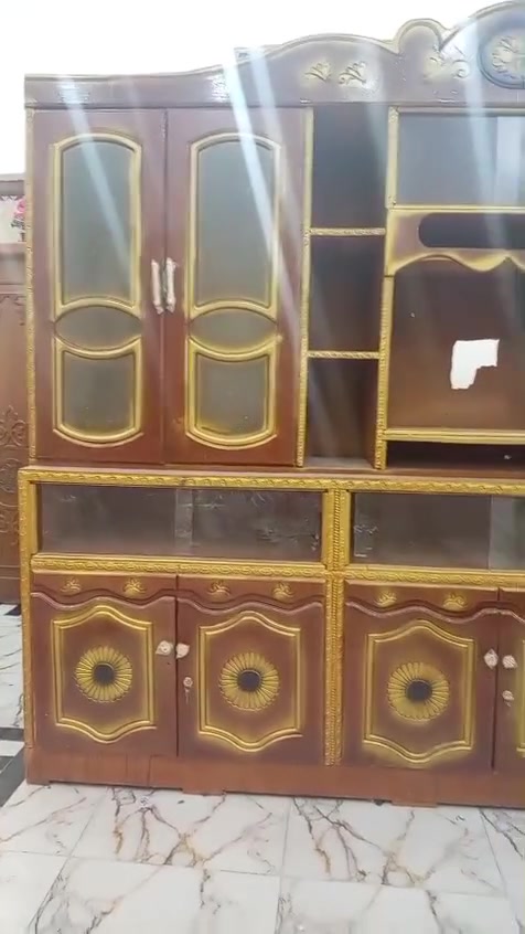 السلام عليكم معرض للبيع 400 وبيه مجال مكان كرمه بني سعيد ***********
