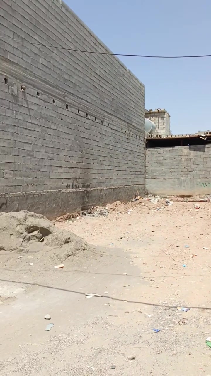 للبيع قطعة ١٣٣م    جزء اول   الوجه ٦.٦٠ النزال ٢٠   /***********
