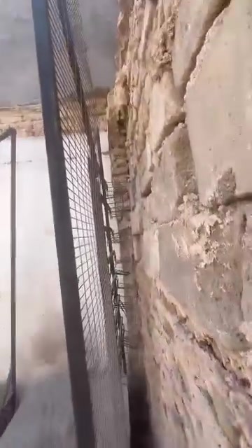 السلام عليكم ستاند ملابس وستاند احذية للبيع السعر 125 وبي مجال اتصال ***********
