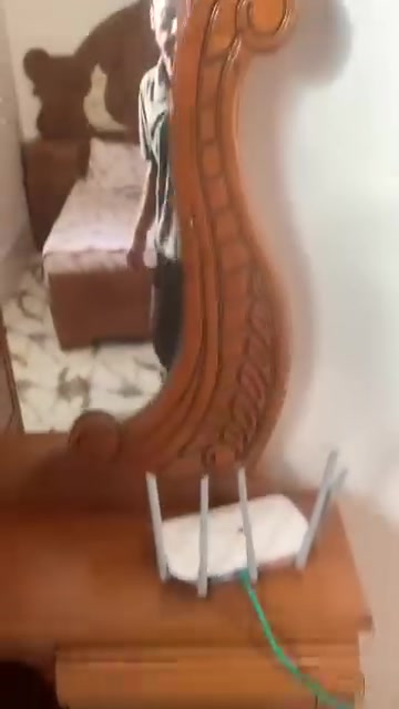 السلام عليكم غرفه للبيع جديده ونضيفه كلشي بس من عده الدوشك المكان كربلاء الإمام عون (ع)سعر850وبيه مجال .  ***********
