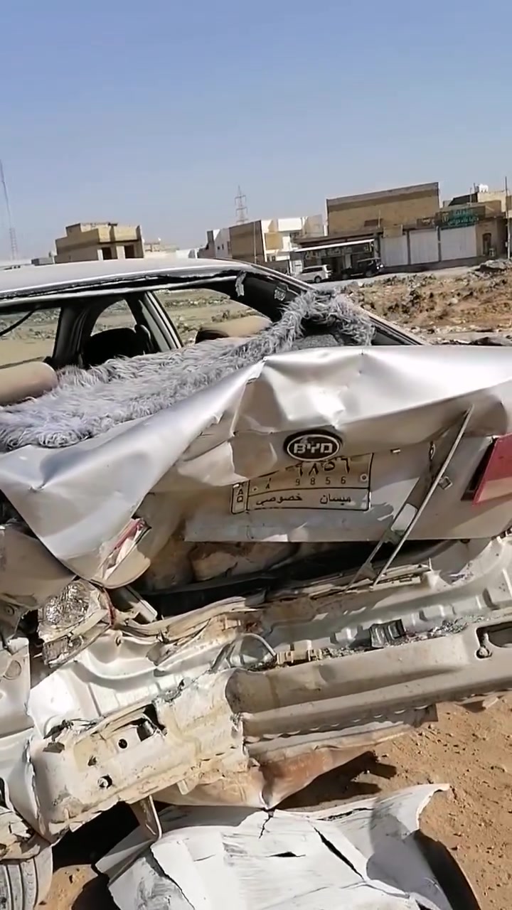 السلام عليكم byd g3 2013 سيارة مكينة كير جدد حدادية جديدة منظومة تبريد جديده ثلج غرفته نظيفه بأسمنه السيارة رقمة ميسان ضربته مثل ما موضح بالفيديو مكان السيارة الديوانية السعر ١٧ وبيه مجال ***********
