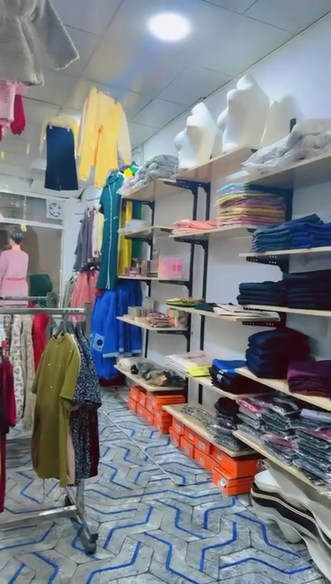 سلام عليكم محل ملابس رجالي نسائي ولادي  البيع بربيل كامل بي اكثر من الفين وخمسميه قطعه كامل ملكانات ورفوف ومكتب كامل وبسعر مناسب جدن 
اثير ***********بي واتساب 
اسيه ***********
الفاصيل خاص 
معه النقل
