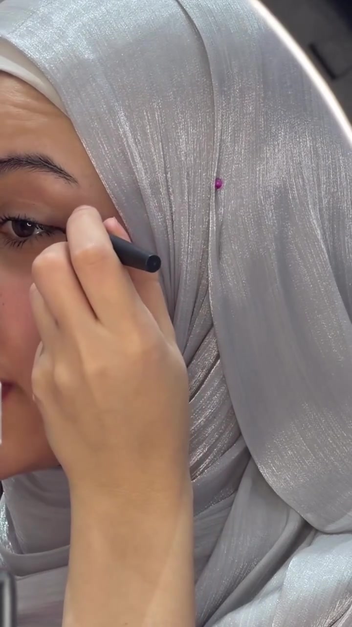 آيلاينر • نفرتي • كوزمتك أحمد