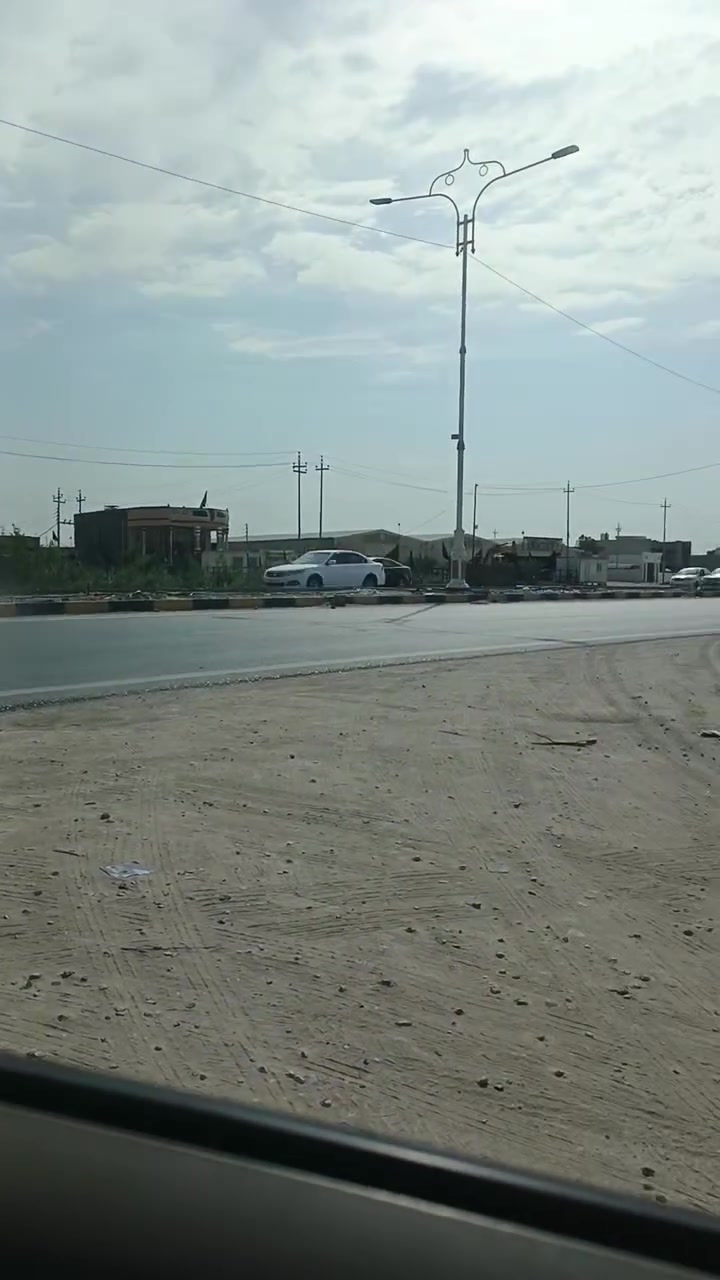 السلام عليكم عندي قطعه بحي الجوادين بصف الركن تبعد عن الشارع العام 600متر ***********
