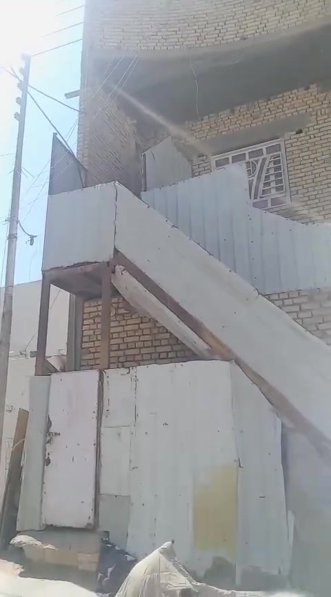 البيع البيت + شقه المساحت الدار ١٢٥م في منطقت الشعله خلف مستشفه الرحمان بسعر ٢٨٠ مجال ***********
