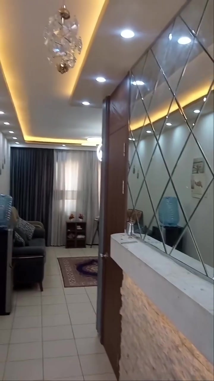 اني صاحب الشقه بدون اي دلاليه
مساحه 120م واصل 65مليون 
مجمع A1 طابق 7 
شقه بيهة ديكور سقف وشاشه
+ سبالت وياه الشقه 
الاستفسار على الهاتف ***********
