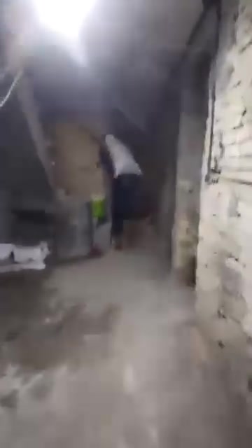 سلام عليكم اخوان كادر ابو حسن التصعيد كافت  المواد البناء نشتغل عل ضهر دخل بغداد تصل  ***********

نص مكتوب في الصور:
- TikTok
- @20004r__2