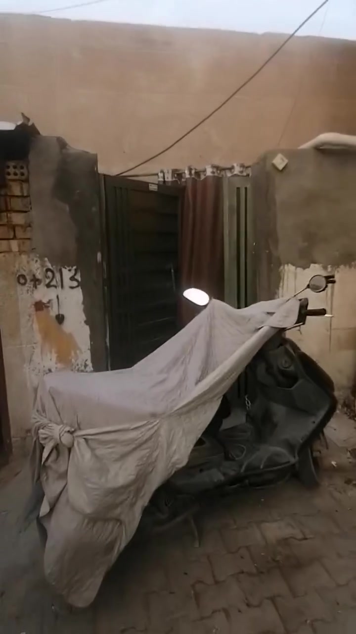 بيت ١١٠ متر في شارع ابو الدهن كامله من كهرباء وماء ومجاري يحتوي على حوش واستقبال ومطبخ وصاله وغرفة نوم وحمامين خارجي وداخل البيت والسطح شتايكر السعر مناسب ٥٧ وبي مجال قليل للتواصل على الرقم
***********
واتساب ***********
