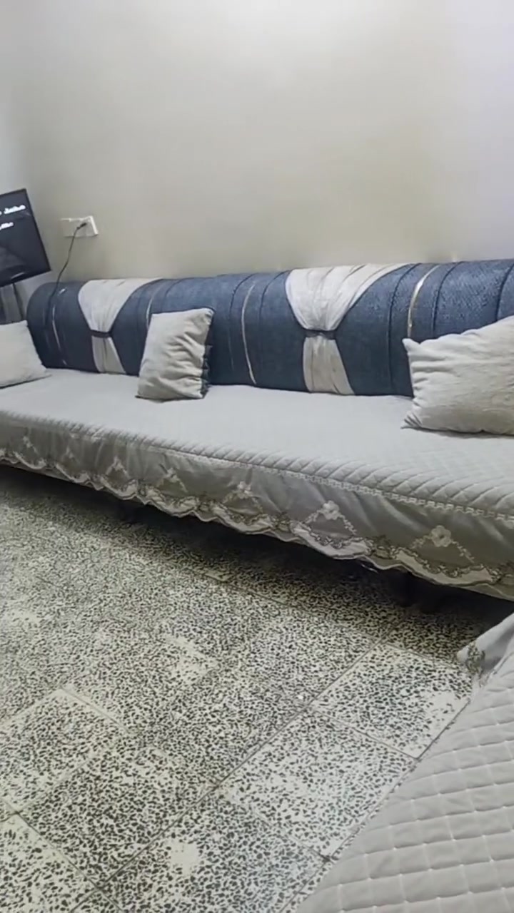 تخم البيع نضيف اكو بي زاويه بس صاله صغيره
الحجز والاستفسار ع رقم ***********1
العنوان المدينه الصدر
