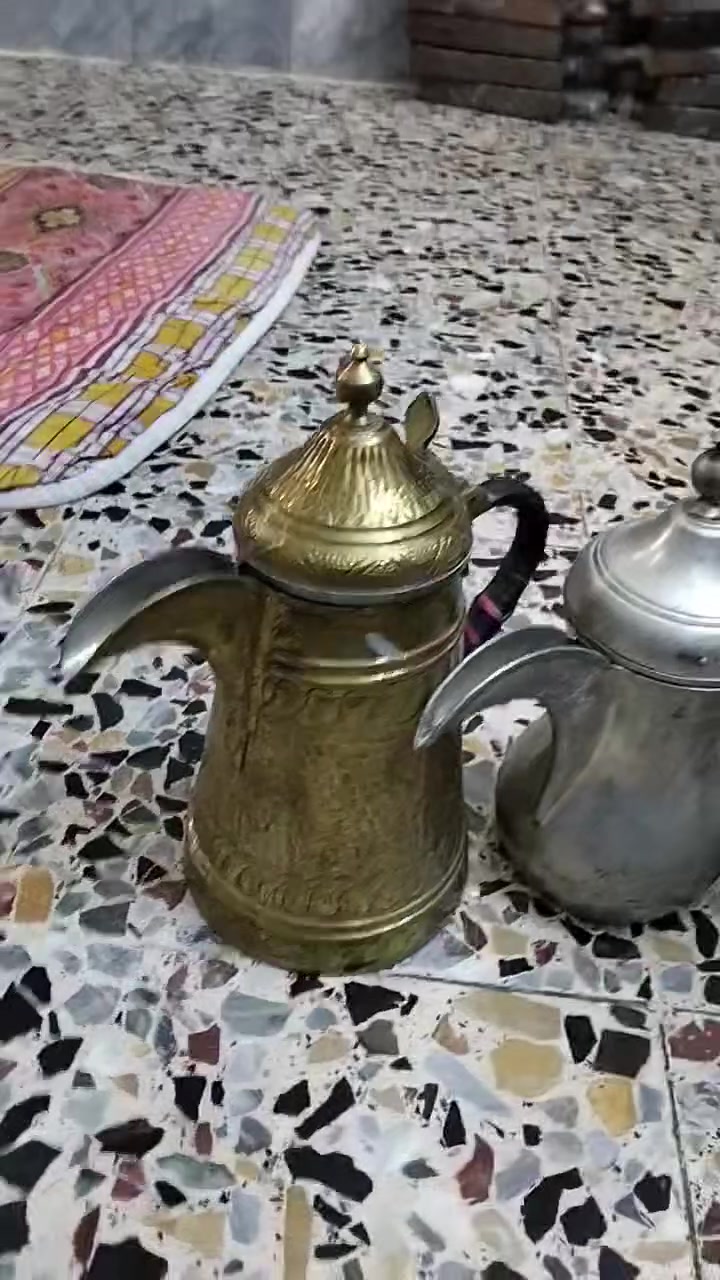 السلام عليكم  4 قطع سعر 125 نهايتهن اخوان ماعندي توصيل عنوان بغداد مدينة الصدر داخل ***********
