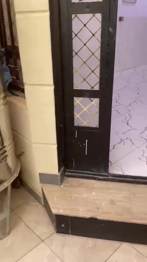 السلام عليكم 
اللبيع بيت ١٠٠متر واجهة ٥نزال ٢٠ يحتوي البيت 
ستغبال +صالة+ ٢ غرف نوم +حمامات ٢+ منور 
عنوان الفحامة بستان غالب غرب التكية 
هاتف واتساب ‎***********
