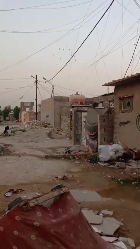 سلام عليكم 
بيت كامل للبيع أو للأيجار مساحة 100 متر 
كامل خدمات من كلشي 
 مكان بغداد مدينة الصدر شركة رمضان تفاصيل أكثر خابر عل رقم أو تدلل 
*********** بي واتساب هم