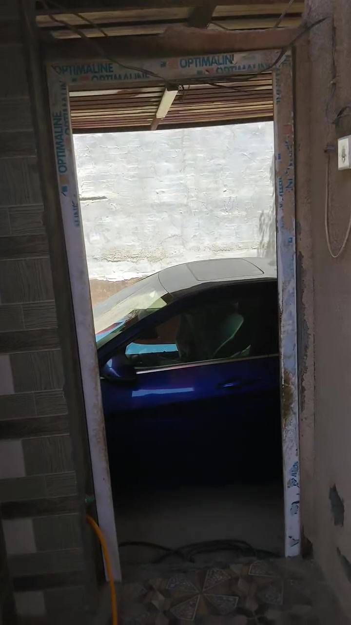 السلام عليكم بيت 200متر  زراعي سند 25 في حي الصدرين البيت يتكون من 3غرف وصاله ومطبخ وكلدور وممرات 2. طارمه البيت بناء حديث  البيت يتكون على كراج وحديقه 125متر مفصوله عن البيت ليريد ياخذه كله هو والحديقه او البيت وحده عادي يعنى المساحه الكليه للبيت 325   سعره البيت وحده بدون القطعه 125وبي مجال اذا القطعه وياه 147وهم بي مجال قليل للتواصل ***********
