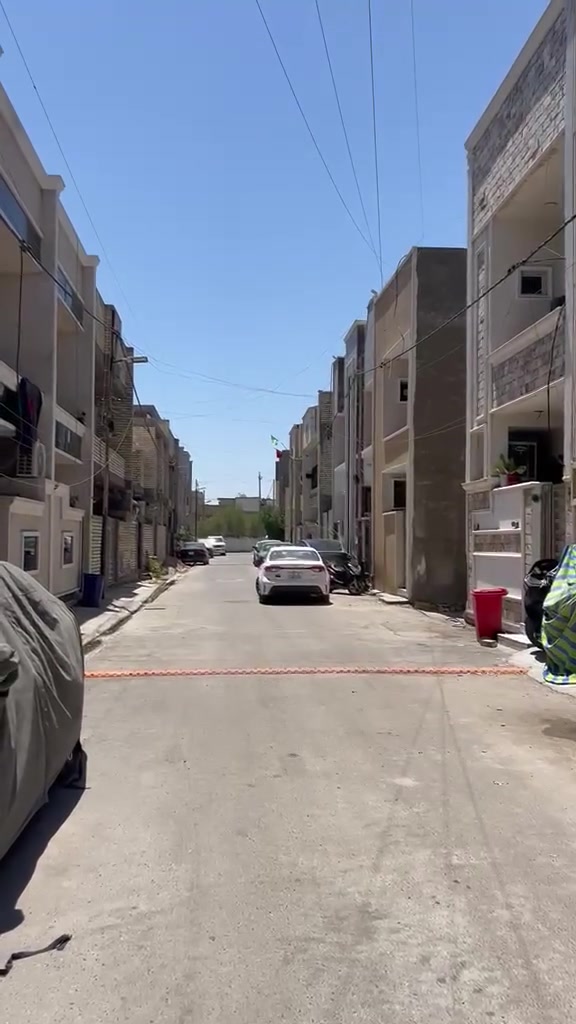 دار هيكل للبيع ٦٦ ونص واجهة ٥ متر 
الخطيب مقابل معمل الغاز قرب مدرسة عراق الخير 

طابقين استقبال ومطبخ حار وبارد وحمام وغرفة نوم 
فوك ٢ غرف نوم وحمام وبيتونه وسطحين

***********
