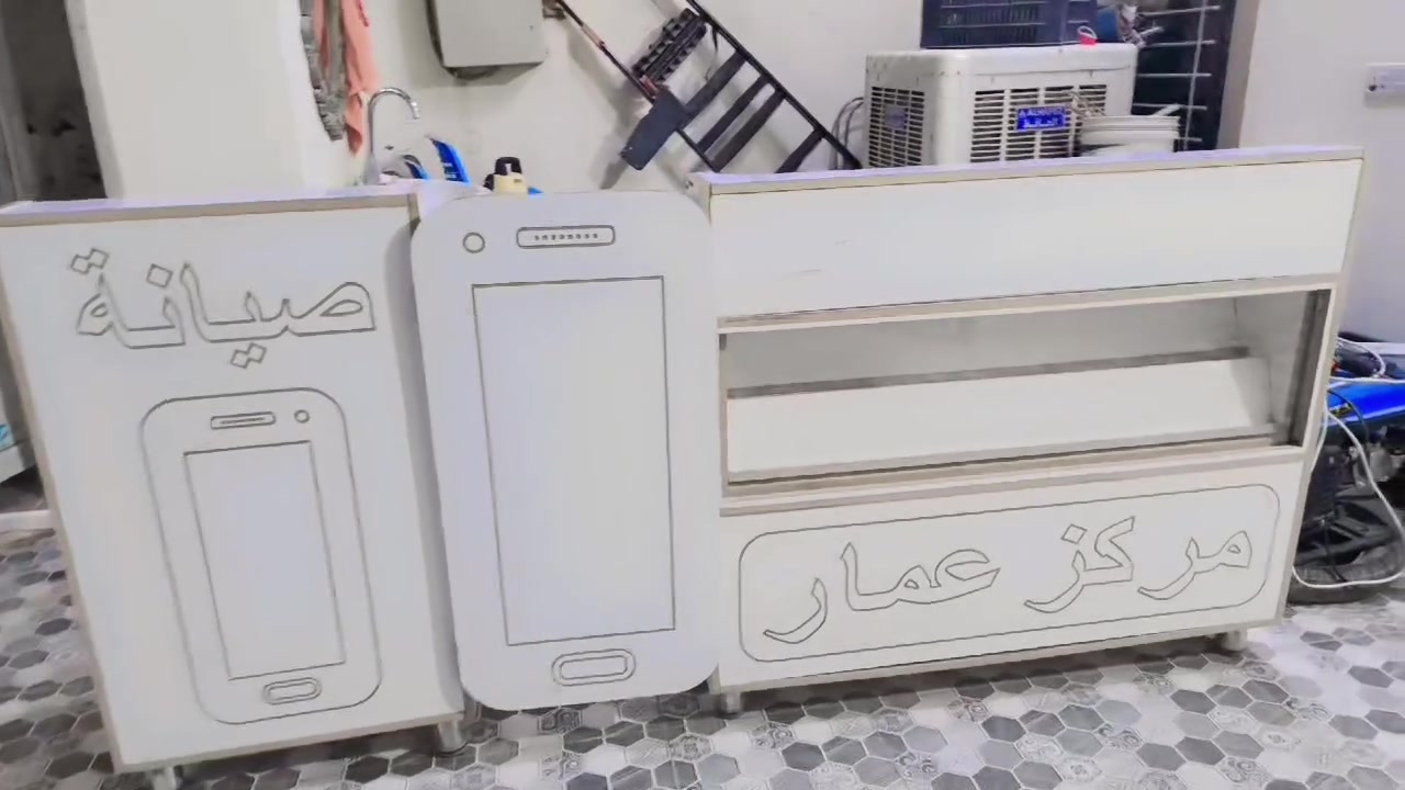 السلام عليكم ميز تصميم كاشير  + ميز صيانه 
الميز تفصال حطاطه كلش مرتب شغل درجه اولى مثل ما موضح كدامكم
الي يفيده يتواصل خاص فصلته ب 650 الف 
ابيع ب 200 
***********
ملاحظه الاسم الي مطبوع ع الميز قابل للتغير
