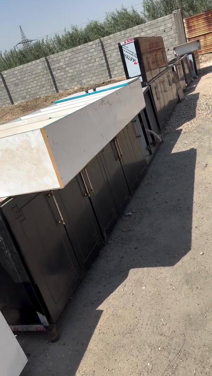 مطعم كامل • كراسي ٢٩٠ • فرن بيتزا ٢