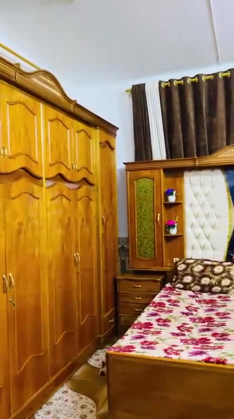 سلام عليكم يوجد غرفه نوم عراقي مامستخدمه جديده شرط السعر مليون و350 بي مجال العنوان الرمانه *********** واتساب
