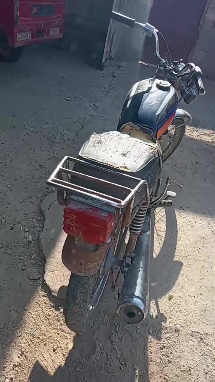 سلام عليكم شباب دراجه للبيع عطلت وما عرفت اصلحه لي يريده يجي خاص بدون اوراق   . ***********.
سعره 250
